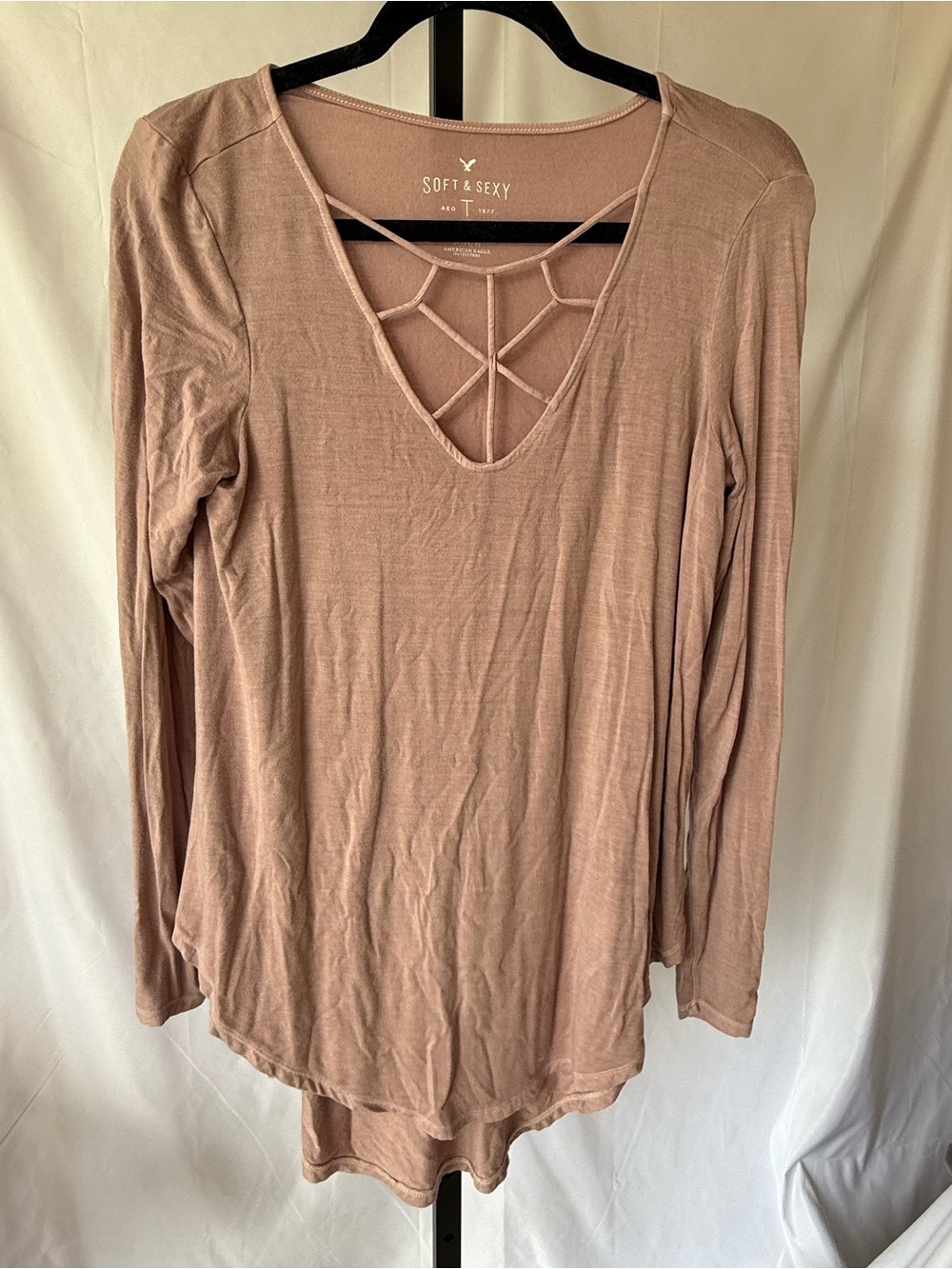 American Eagle Women’s small Soft & Sexy Long sleeve pink blush Tshirt